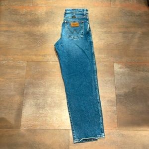 Women’s wrangler mom jeans W27